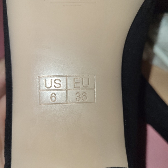 Castamere Women's Black Pointed Toe Slip On Flats. Size 6. New Without Box. - Picture 8 of 8